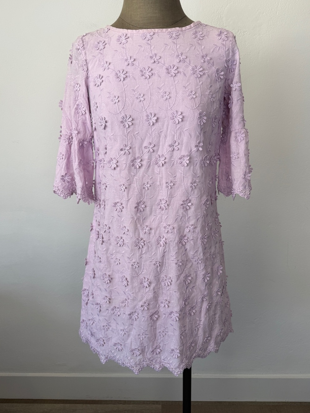 Ann Taylor Petite Size 2P Lavender Floral Embroidered Bell Sleeve Dress